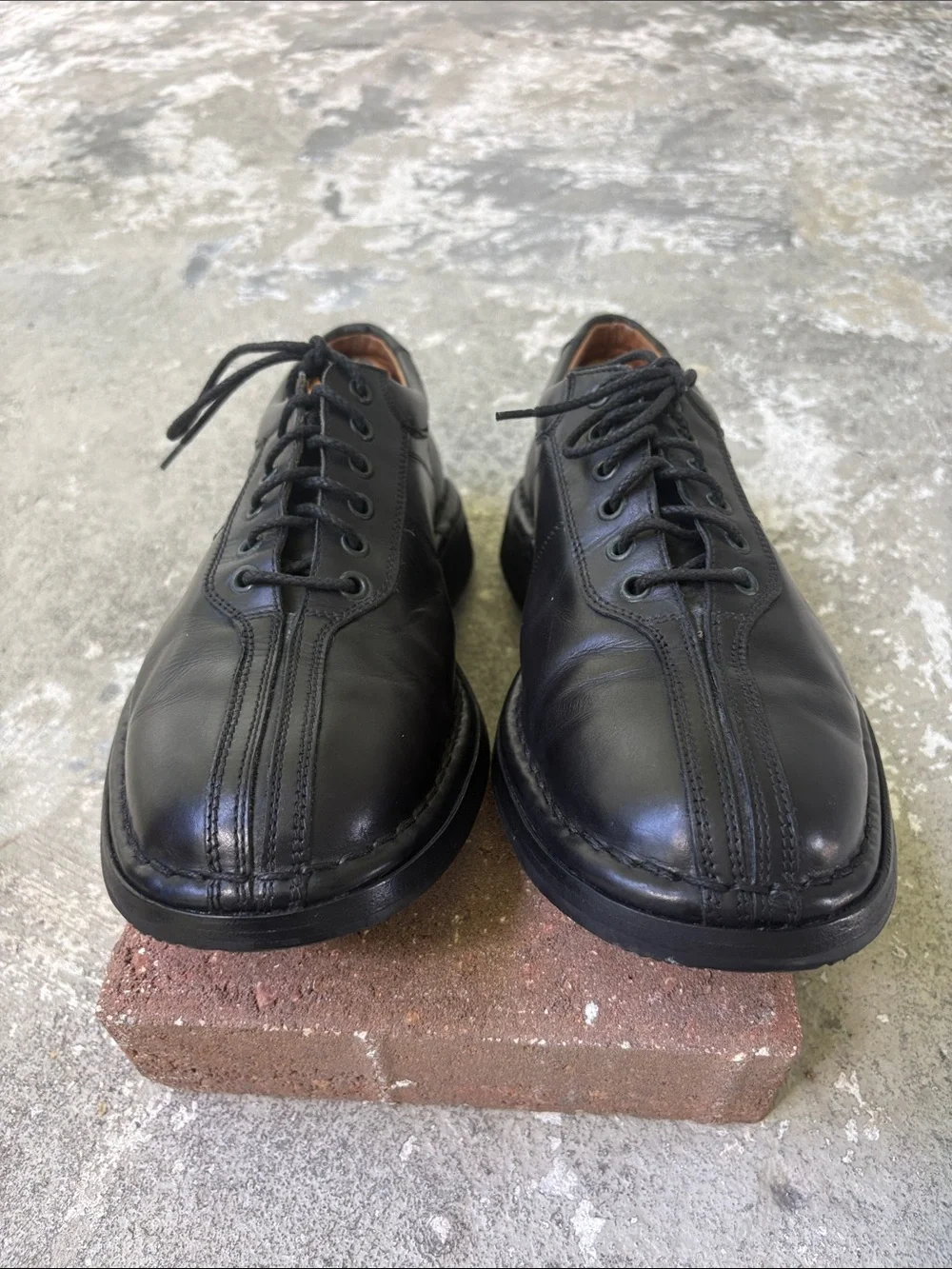 Allen  Edmond Voyager split toe leather shoes